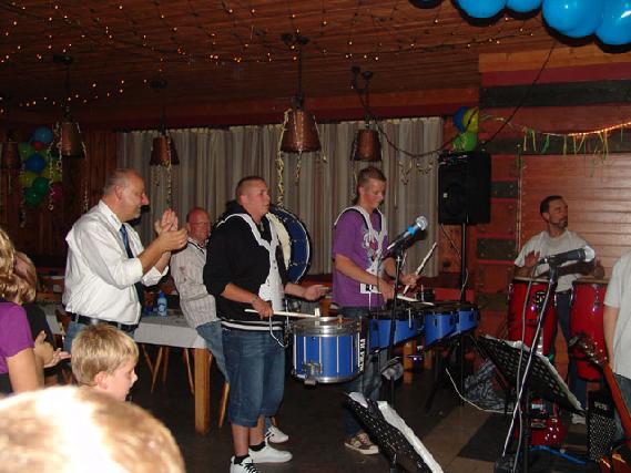  Bildname: B-Day_072.jpg 
 Breite: 640 Pixel 
 Höhe: 480 Pixel 
 Grösse: 103 kB 