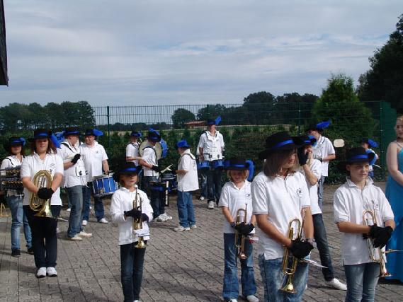  Bildname: Hochzeit_007.jpg 
 Breite: 640 Pixel 
 Höhe: 480 Pixel 
 Grösse: 99 kB 