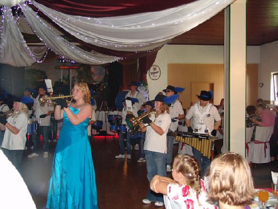  Bildname: Hochzeit_020.jpg 
 Breite: 640 Pixel 
 Höhe: 480 Pixel 
 Grösse: 102 kB 