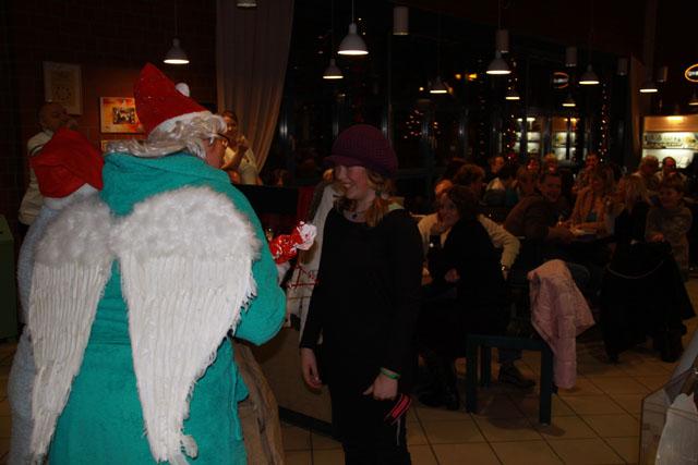  Bildname: Weihnachtsfeier_051.jpg 
 Breite: 640 Pixel 
 Höhe: 427 Pixel 
 Grösse: 66 kB 